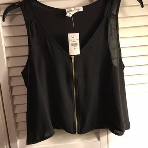 Sleeveless shirt